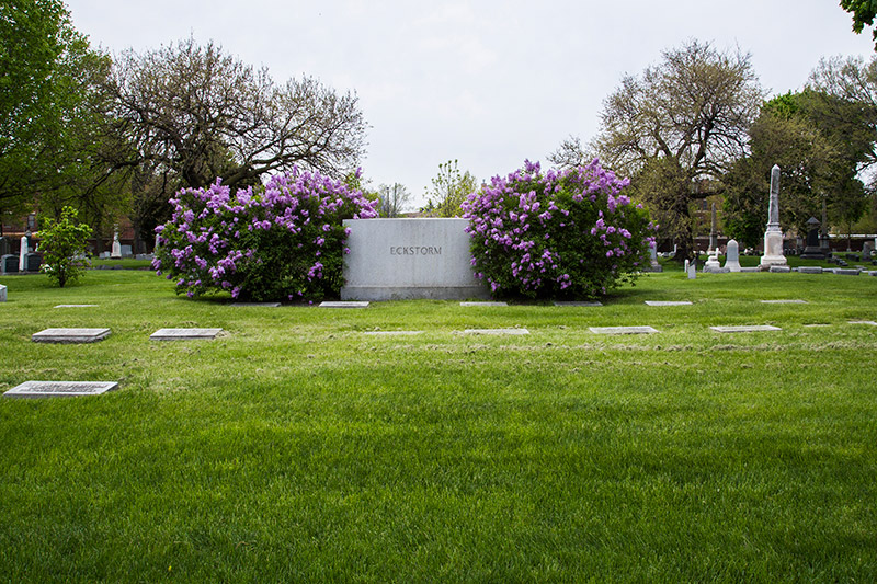 Graceland Traditional Burial 800