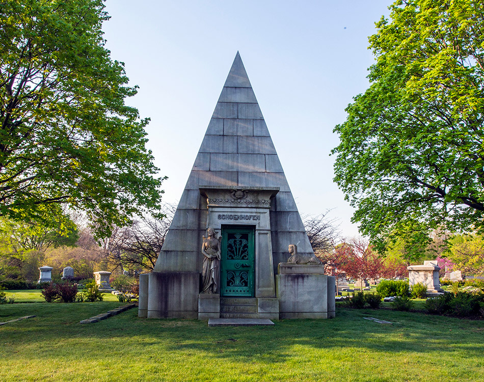 Graceland-Landscape-Schoenhofen-Monument.jpg